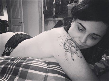 Trash Princess model nude gallery