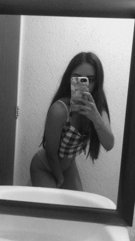 Chio JM sexy model gallery