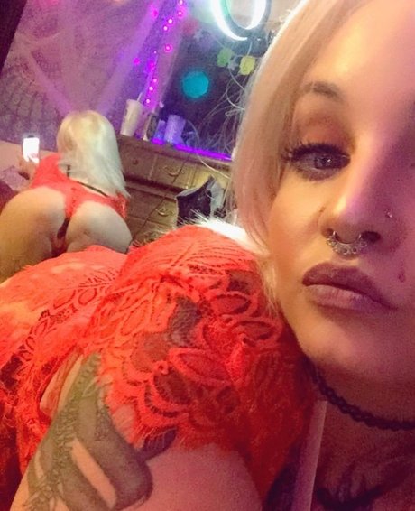 AriaLux pretty star photo