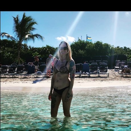 Noelle Ates star art photos