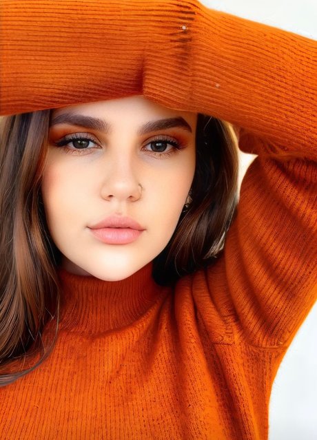 Aloxus model beautiful pictures