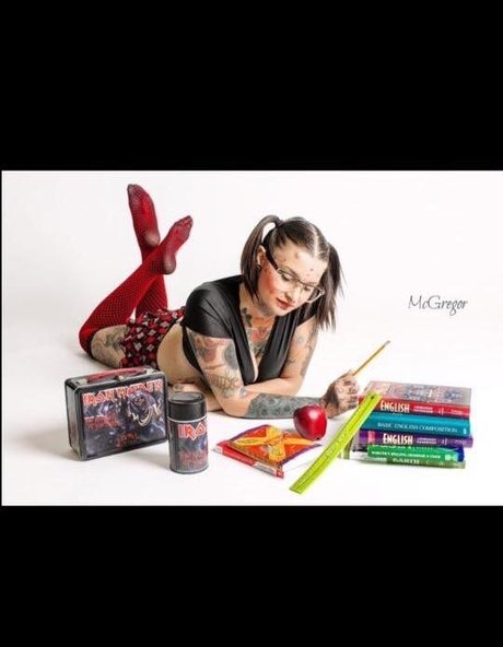 Nylon Dolly hot model pic