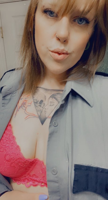 BeautifulDisaster star sexy pictures