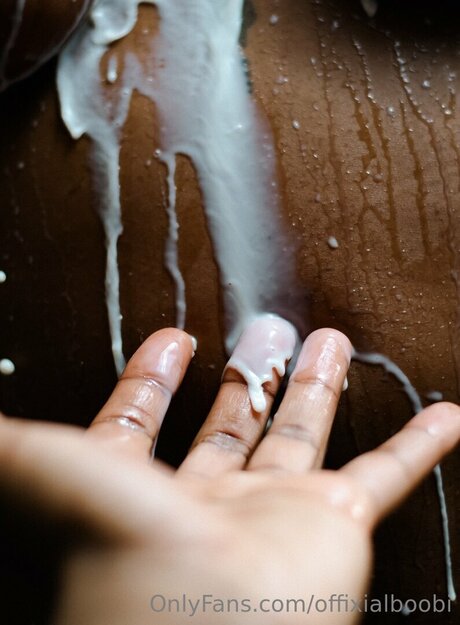 Big Wavy model sex pics