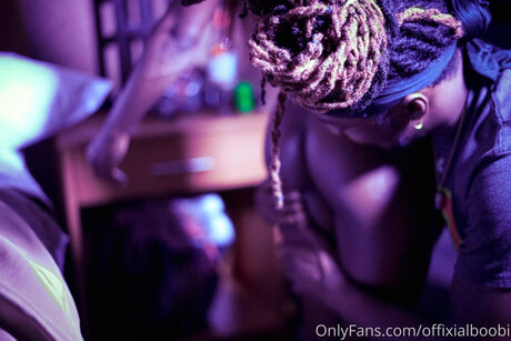 Big Wavy erotic actress pic