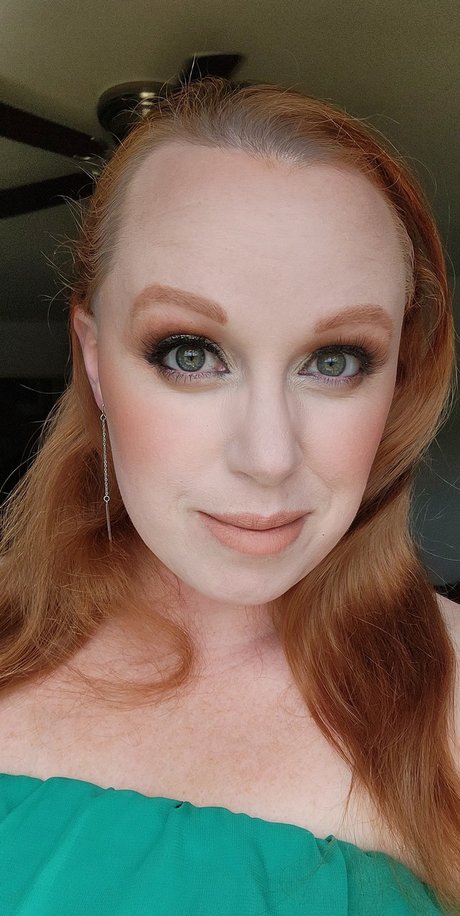 Aderial Lynn adult actress pictures