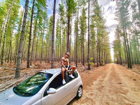 Julian Gio star free images