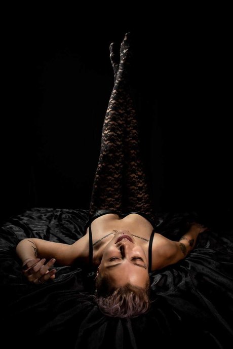 Rowan Elric model pretty galleries