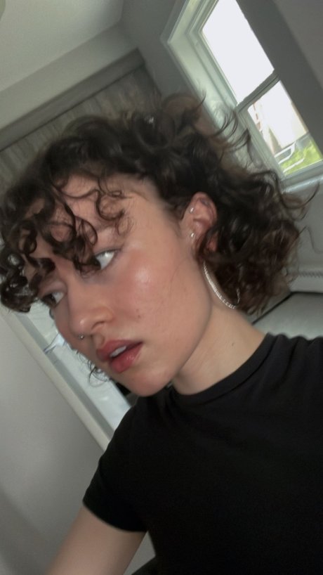 Olivia Ray art actress photo