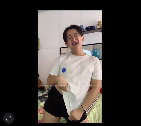 Ale Flowers exclusive model pic