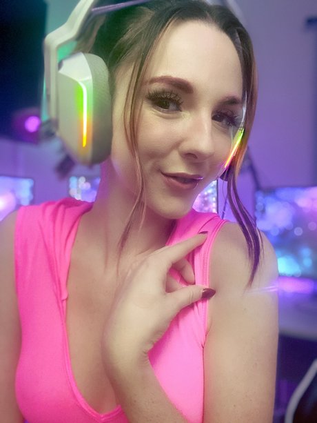 Aladora model exclusive pics