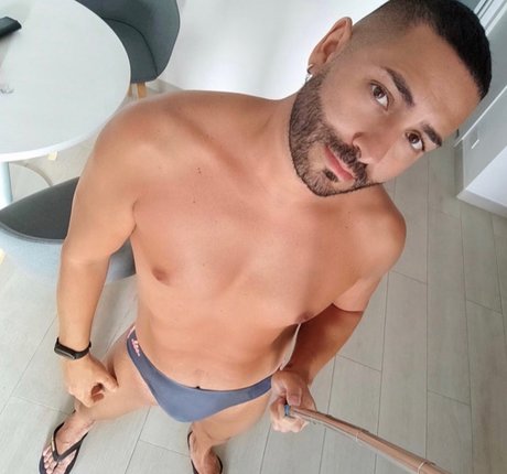 Saurux perfect pornstar img