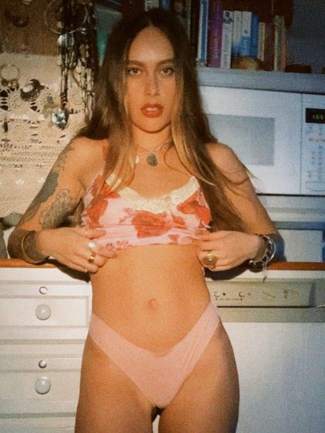 Opaljean model pornographic pic