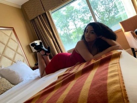 Paris Waters nice pornstar pic