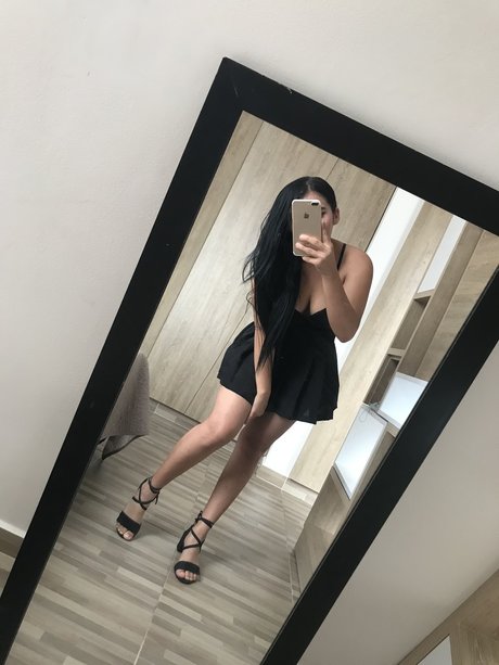 paola usme model exclusive photo