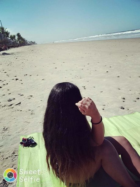 Pamela Palmeira model art galleries