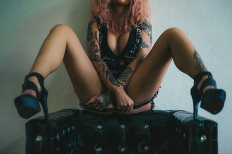 Pamela Penelope sex model img