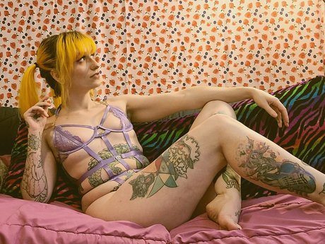 Perii Heliion naked pornstar pic