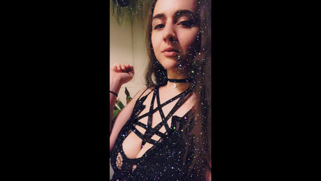 Peezy Pottz nudes model pic