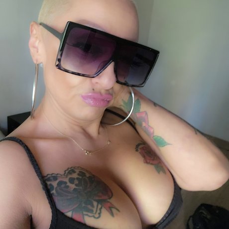 Hustle Queen pornstar naked picture