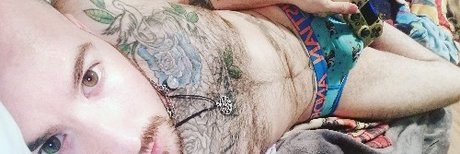 Hawkeiros star naked picture