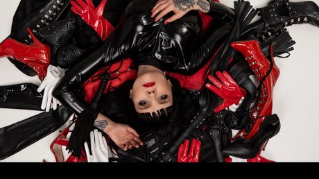 Petra Hunter nude pornstar pics