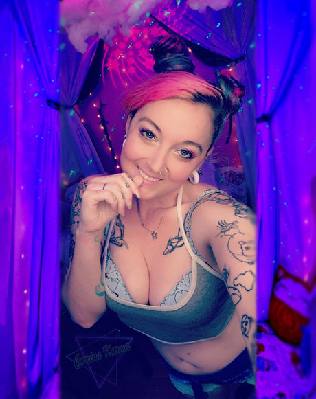 Corrina Karma pretty model img