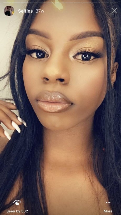 Dior01 naked model picture