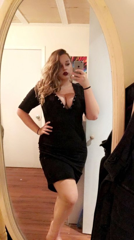 Dahlia Venin star exclusive photo