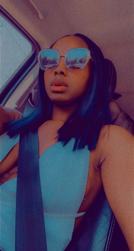 Sneakypeaks pretty star img