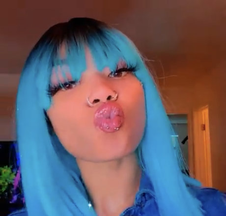 Pretty Facee_ model erotic picture