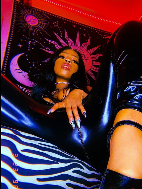 Saphira naked model pictures