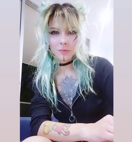 CHLOE xxx model image