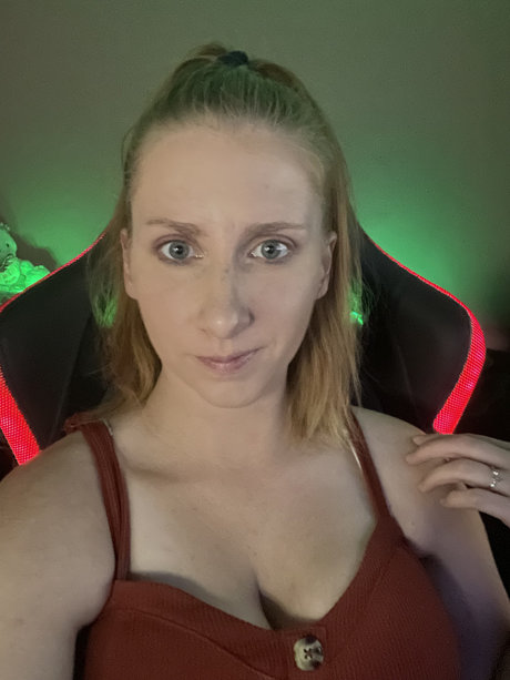 Chic Nerd pornstar exclusive photos