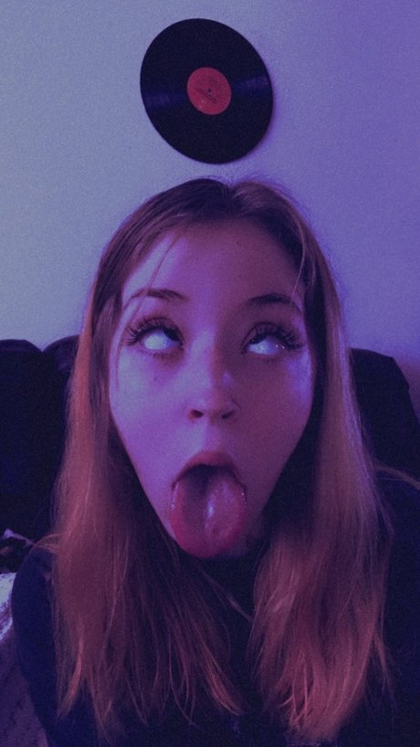 Who Are You_ star pretty photo