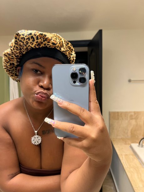 Ms Thick_ best star photo