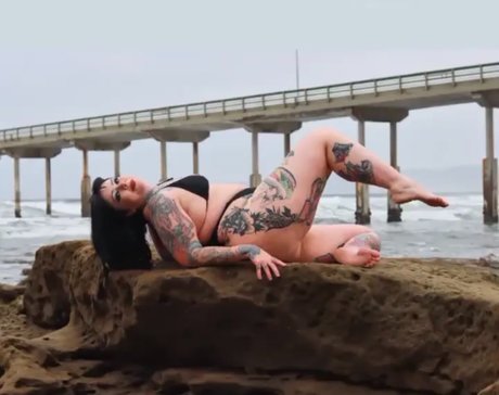 Pretty Paige model hot image