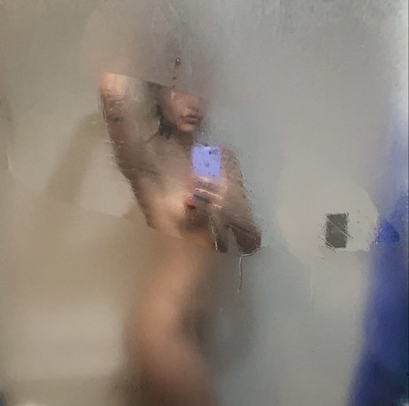 pouty girl_ model exclusive gallery