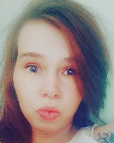 Poppy avlon hot model pictures