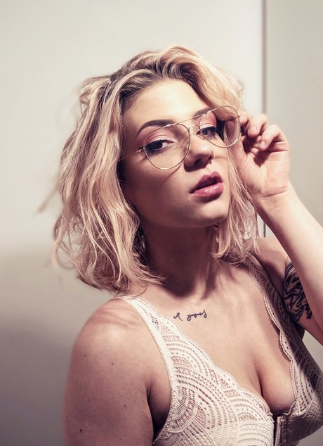 Oh Polly model nice image