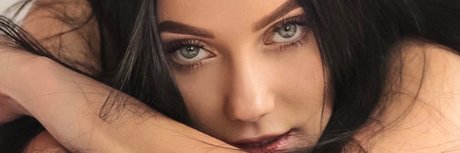 Polly Pure xxx model photos