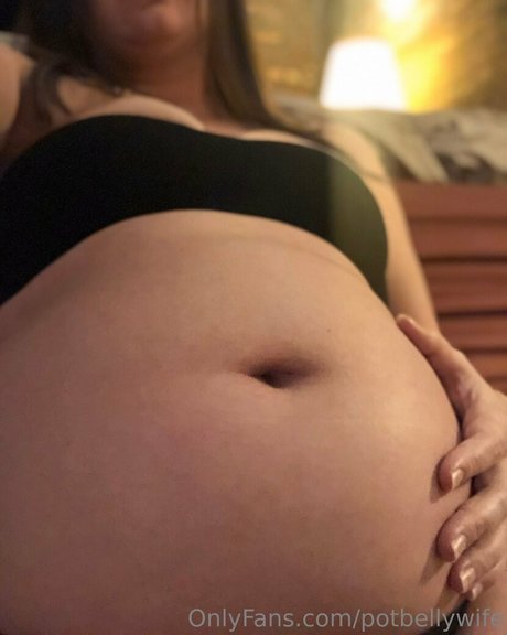 potbellywife model hot pics