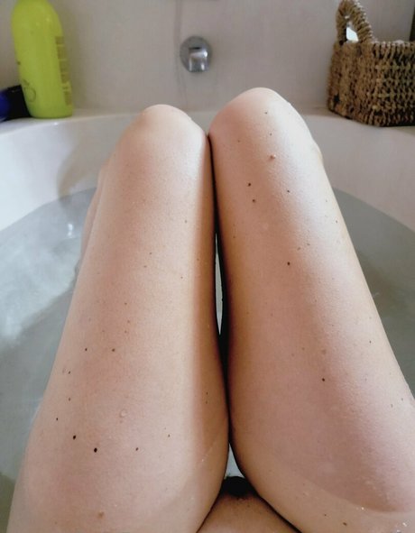 americanhousewife high quality model picture