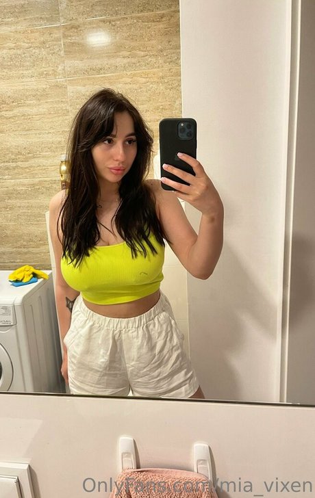 mia vixen porn model images