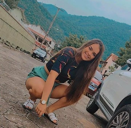 Izabelly Linhares sexy actress images