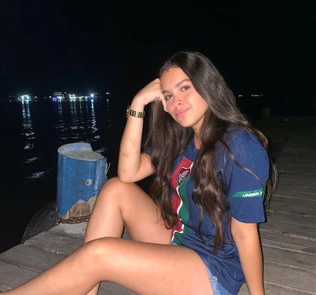 Izabelly Linhares star art photo