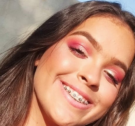 Izabelly Linhares model high quality image