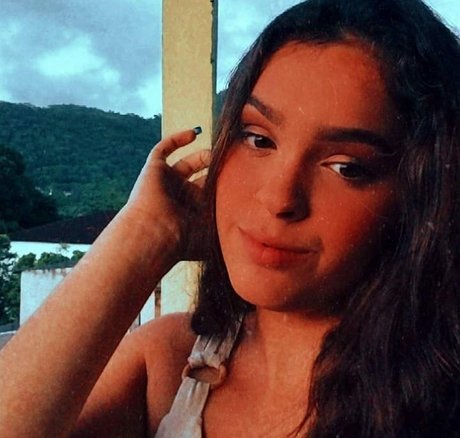 Izabelly Linhares model art pic