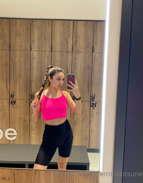 onlyemiliaa model art pictures