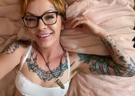 thedannygoldexperience model nudes pictures